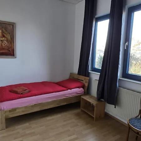 Monteur Und Messewohnung * ロートガウ